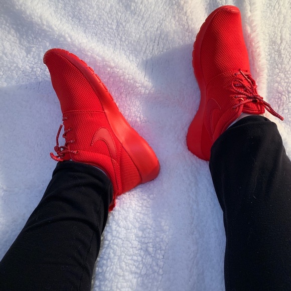 Nike Shoes - The Nike Red Roshe One
